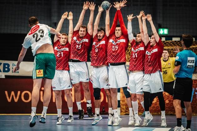 Bilder des Jahres 2024, Sport 10 Oktober Sport Themen der Woche KW43 Sport Bilder des Tages Handball Männer Saison 2024 2025 DAIKIN Handball-Bundesliga 8. Spieltag Handball Verein Hamburg vs. TSV Hannover-Burgdorf 24.10.2024 Die Hamburger parieren den letzten Wurf des Spiels Hamburg Sporthalle Hamburg Hamburg Deutschland *** Handball Men Season 2024 2025 DAIKIN Handball Bundesliga 8 Matchday Handball Sport Verein Hamburg vs TSV Hannover Burgdorf 24 10 2024 The Hamburgers parry the last throw of the game Hamburg Sporthalle Hamburg Hamburg Germany