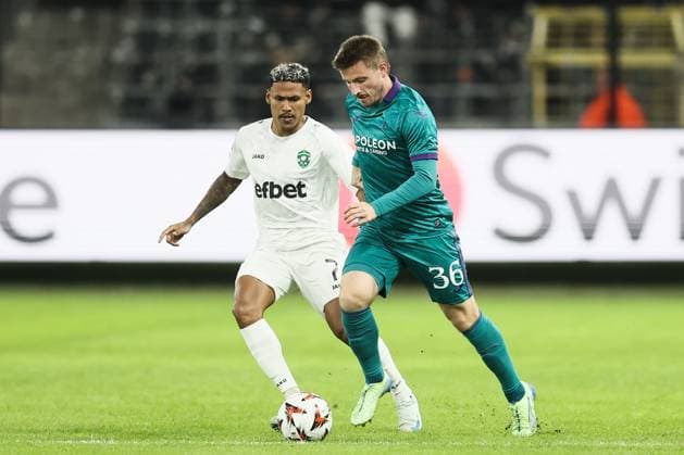 Ludogorets Razgrad s Rick and Anderlecht s Anders Dreyer fight for the ball during a soccer match between Belgian RSC Anderlecht and Bulgarian PFK Ludogorets Razgrad, in Brussels, Thursday 24 October 2024, on the third day of the League phase of the UEFA Europa League tournament. BRUNOxFAHY  x103514207x