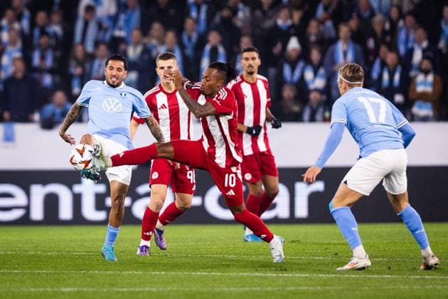 MALMÖ FF - OLYMPIACOS FC Sergio Pena of Malmö FF and Gelson Martins of Olympiacos during the UEFA Europa League, league stage match between Malmö FF and Olympiacos FC. Eleda Stadion, Malmo, Sweden, October 24, 2024. Photo by Branislav Racko Copyright: xx 080A1790