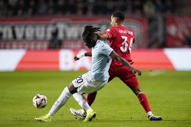 ENSCHEDE - (l-r) Loum Tchaouna of SS Lazio, Anass Salah-Eddine of FC Twente during the UEFA Europa League match between FC Twente and S.S Lazio Roma at Stadion De Grolsch Veste on Oct. 24, 2024 in Enschede, Netherlands. ANP TOBIAS KLEUVER UEFA Europa League 2024 25 xVIxANPxSportx xxANPxIVx 511743981 originalFilename: 511743981.jpg