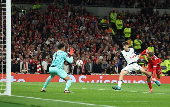 London, England, 24th October 2024. Mikey Moore of Tottenham Hotspur has a chance on goal but fails to score during the UEFA Europa League match at the Tottenham Hotspur Stadium, London. Picture credit should read: Paul Terry Sportimage EDITORIAL USE ONLY. No use with unauthorised audio, video, data, fixture lists, club league logos or live services. Online in-match use limited to 120 images, no video emulation. No use in betting, games or single club league player publications. SPI-3406-0007