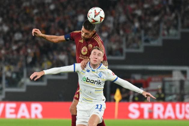 24th October 2024, Stadio Olimpico, Rome, Italy; UEFA Europa League Football; Roma versus Dynamo Kyiv; Lorenzo Pellegrini of AS Roma wins the header from Vladyslav Vanat of FK Dynamo Kyiv  ActionPlus12706891 AllShotLive