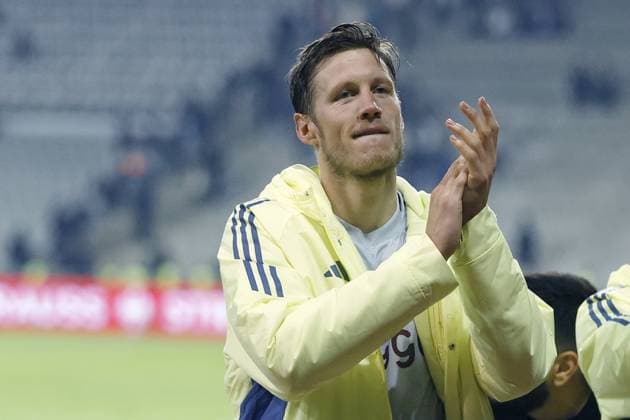 BAKOE, 24-10-2024, Tofiq Bahramov Stadium , season 2024 2025 , Europa League match between FK Qarabag and Ajax 0-3. Wout Weghorst celebrates the win after the game Qarabag - Ajax  x26553967x Copyright: