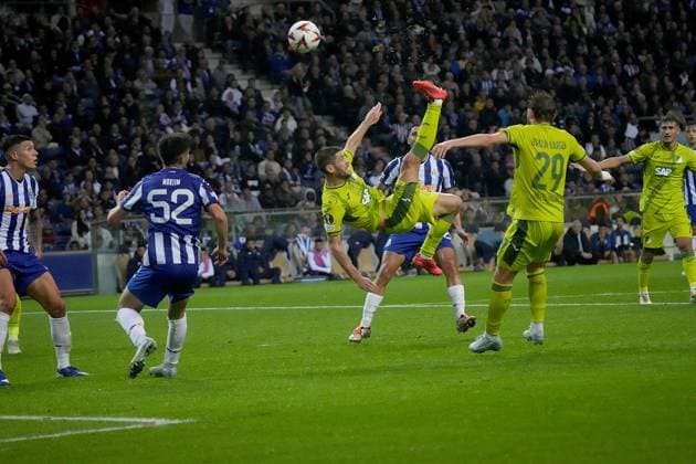 PRT, UEFA Europa League, FC Porto vs Hoffenheim 24 10 2024, Estadio Do Dragao, Porto, PRT, UEFA Europa League, FC Porto vs Hoffenheim , pictured Andrej Kramaric drop kick Hoffenheim Porto Estadio Do Dragao Portugal ,EDITORIAL USE ONLY