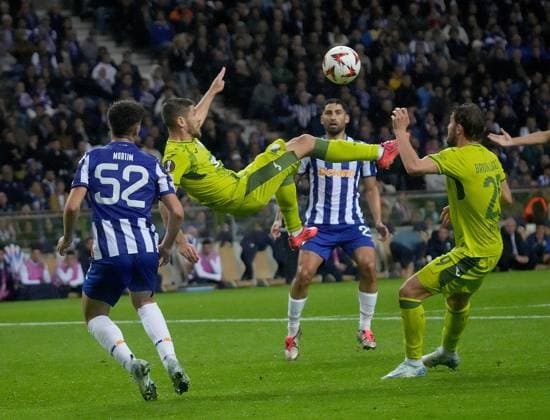 24 10 2024, Estadio Do Dragao, Porto, PRT, UEFA Europa League, FC Porto vs Hoffenheim , in the picture overhead kick by Andrej Kramaric Hoffenheim Photo by Hasan Bratic DeFodi Images not used in POL SRB CRO FRA GBR NED ITA USA Defodi 506 20241024 hbr 2457 Defodi-506 not used in POL SRB CRO FRA GBR NED ITA USA