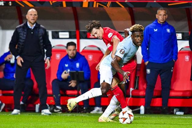 ENSCHEDE, Stadium Grolsch Veste, 24-10-2024 , season 2024 2025, Europa League Lazio Roma player Fisayo Dele-Bashiru and FC Twente player Youri Regeer during the match Twente - Lazio Roma Twente - Lazio Roma  x26554635x Copyright: