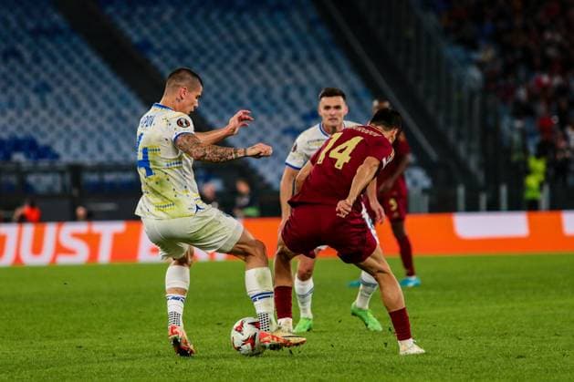 Denys Popov of Dynamo Kyiv and Eldor Shomurodov of AS Roma during AS Roma vs FC Dynamo Kyiv, Football Europa League match in Rome, Italy, October 24 2024  Copyright: xRaffaelexConti IPAxSportx xipa-ax xx IPA_50922660 IPA_Agency_IPA50922660