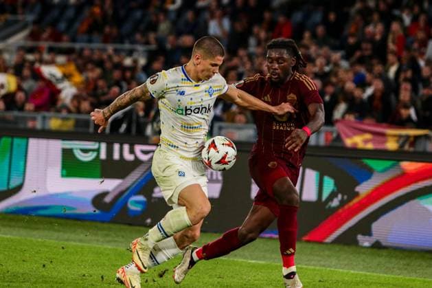 Manu Kone of AS Roma and Denys Popov of Dynamo Kyiv during AS Roma vs FC Dynamo Kyiv, Football Europa League match in Rome, Italy, October 24 2024  Copyright: xRaffaelexConti IPAxSportx xipa-ax xx IPA_50922781 IPA_Agency_IPA50922781