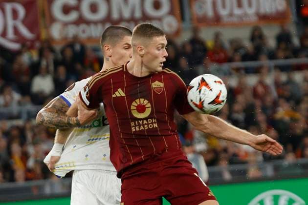 A.S. Roma v Dynamo Kyiv - UEFA Europa League 2024 25 League Phase MD3 Roma s Artem Dovbyk is in action during the UEFA Europa League 2024 25 League Phase MD3 match between AS Roma and FC Dynamo Kyiv at Stadio Olimpico in Rome, Italy, on October 24, 2024. Rome Italy  Copyright: xCiroxDexLucax originalFilename:deluca-romavdyn241024_npnlk.jpg