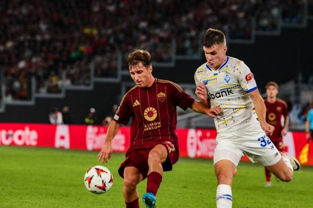 Tommaso Baldanzi of AS Roma and Taras Mykhavko of Dynamo Kyiv during AS Roma vs FC Dynamo Kyiv, Football Europa League match in Rome, Italy, October 24 2024  Copyright: xRaffaelexConti IPAxSportx xipa-ax xx IPA_50922595 IPA_Agency_IPA50922595