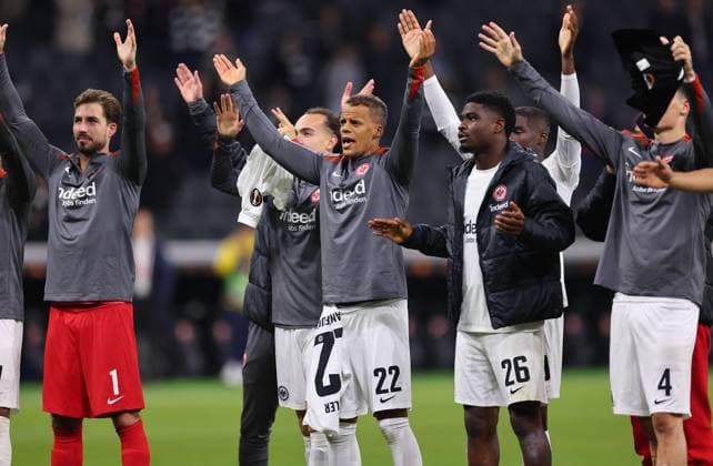 24 10 2024, Football UEFA Europa League, Eintracht Frankfurt FC Riga FS RFS, emonline, emspor, v l , Timothy Chandler Eintracht Frankfurt celebrates with the fans DFL DFB REGULATIONS PROHIBIT ANY USE OF PHOTOGRAPHS AS IMAGE SEQUENCES AND OR QUASI VIDEO xdcx Copyright: HMBxMedia