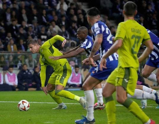 PRT, UEFA Europa League, FC Porto vs Hoffenheim 24 10 2024, Estadio Do Dragao, Porto, PRT, UEFA Europa League, FC Porto vs Hoffenheim , pictured Adam Hlozek Hoffenheim , Tiago Djalo Porto nordphotoxGmbHx xBratic nph00250