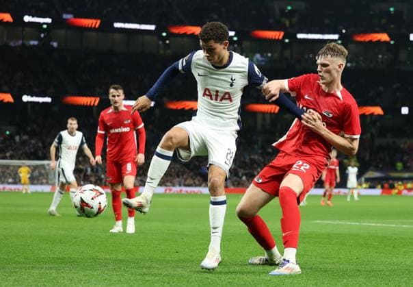 London, England, 24th October 2024. Brennan Johnson of Tottenham Hotspur and Maxim Dekker of AZ Alkmaar challenge for the ball during the UEFA Europa League match at the Tottenham Hotspur Stadium, London. Picture credit should read: Paul Terry Sportimage EDITORIAL USE ONLY. No use with unauthorised audio, video, data, fixture lists, club league logos or live services. Online in-match use limited to 120 images, no video emulation. No use in betting, games or single club league player publications. SPI-3406-0049