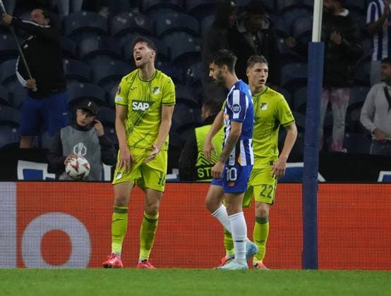 PRT, UEFA Europa League, FC Porto vs Hoffenheim 24 10 2024, Estadio Do Dragao, Porto, PRT, UEFA Europa League, FC Porto vs Hoffenheim , pictured After a mistake by Anton Stach Hoffenheim scores the goal to make it 2 0 for Porto nordphotoxGmbHx xBratic nph00250