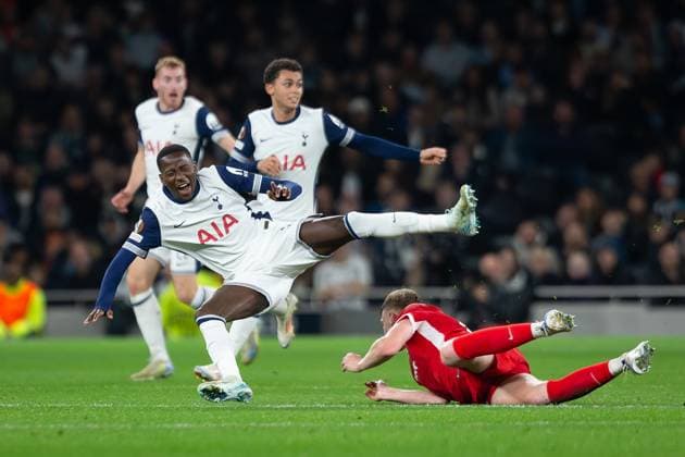 Tottenham Hotspur v AZ Alkmaar Europa League 24 10 2024. YELLOW CARD AZ Alkmaar defender Maxim Dekker (22) fouls Tottenham Hotspur midfielder Pape Matar Sarr (29) during the Europa League match between Tottenham Hotspur and AZ Alkmaar at Tottenham Hotspur Stadium, London, United Kingdom on 24 October 2024. Editorial use only , Copyright: xIanxStephenx PSI-20649-0039