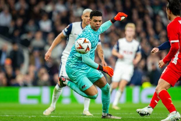Tottenham Hotspur v AZ Alkmaar Europa League 24 10 2024. AZ Alkmaar goalkeeper Rome-Jayden Owusu-Oduro (1) makes an error during the Europa League match between Tottenham Hotspur and AZ Alkmaar at Tottenham Hotspur Stadium, London, United Kingdom on 24 October 2024. Editorial use only , Copyright: xIanxStephenx PSI-20649-0044