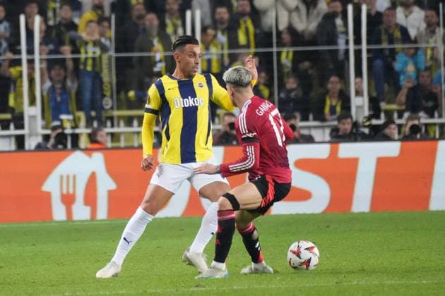 Irfan Can Kahveci (L) of Fenerbahce and Alejandro Garnacho (R) of Manchester United, ManU during the UEFA Europa League 2024 25 League Phase MD3 match between Fenerbahce SK and Manchester United at Ulker Stadium on October 24, 2024 in Istanbul, Turkey. Istanbul Turkey Copyright: xSeskimphotox FBahce_MUnited-241024 (143)