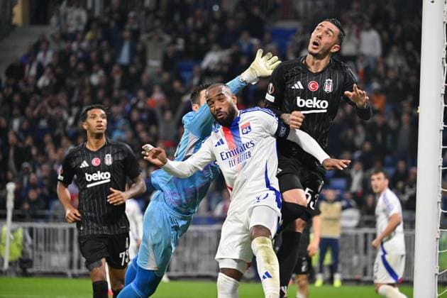 Alexandre Lacazette (lyon) vs Ersin Destanoglu et Emirhan Topçu (besiktas) FOOTBALL: Olympique Lyonnais vs Besiktas - 24 10 2024 FredericChambert Panoramic 