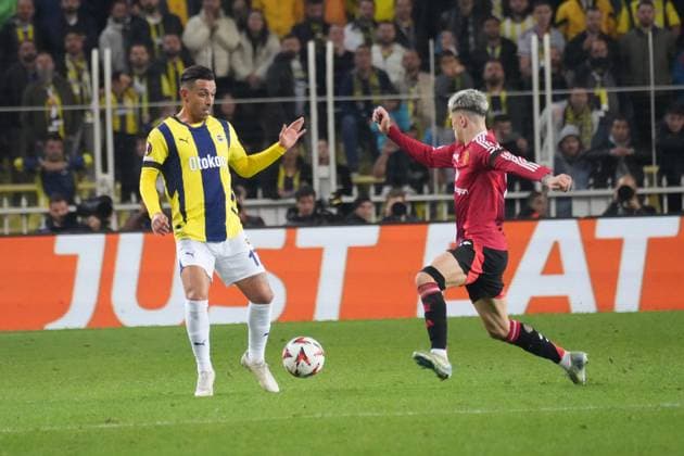 Irfan Can Kahveci (L) of Fenerbahce and Alejandro Garnacho (R) of Manchester United, ManU during the UEFA Europa League 2024 25 League Phase MD3 match between Fenerbahce SK and Manchester United at Ulker Stadium on October 24, 2024 in Istanbul, Turkey. Istanbul Turkey Copyright: xSeskimphotox FBahce_MUnited-241024 (149)