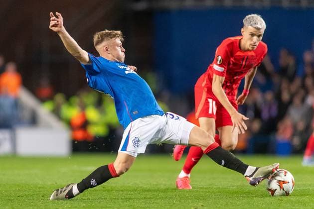 Rangers v Steaua Bucharest Europa League 24 10 2024. Connor Barron of Rangers FC stretches to get to the ball ahead of Octavian Popescu of FC Steaua Bucharest during the Europa League match between Rangers and Steaua Bucharest at Ibrox, Glasgow, Scotland on 24 October 2024. Editorial use only , Copyright: xColinxPoultneyx PSI-20659-0047