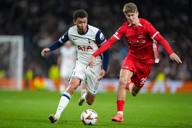 2024-10-24 Tottenham Hotspur v AZ Alkmaar - UEFA Europa League 2024 25 League Phase MD3 LONDON, ENGLAND - OCTOBER 24: during a UEFA Europa League 2024 25 League Phase MD3 match between Tottenham Hotspur and AZ Alkmaar at Tottenham Hotspur Stadium on October 24, 2024 in London, England. London Tottenham Hotspur Stadium England Content not available for redistribution in The Netherlands directly or indirectly through any third parties. Copyright: xJanxMulderx