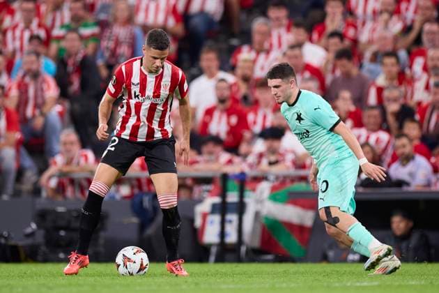 October 24, 2024, Bilbao, Vizcaya, SPAIN: Gorka Guruzeta of Athletic Club competes for the ball with Christos Zafeiris of SK Slavia Prague during the Europa League match between Athletic Club and SK Slavia Prague at San Mames on October 24, 2024, in Bilbao, Spain. Bilbao SPAIN - ZUMAa181 20241024_zaa_a181_216 Copyright: xRicardoxLarreinax