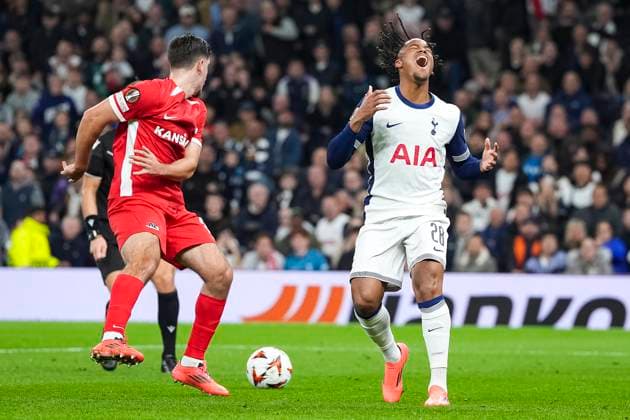 2024-10-24 Tottenham Hotspur v AZ Alkmaar - UEFA Europa League 2024 25 League Phase MD3 LONDON, ENGLAND - OCTOBER 24: Wilson Odobert of Tottenham Hotspurs looks dejected during a UEFA Europa League 2024 25 League Phase MD3 match between Tottenham Hotspur and AZ Alkmaar at Tottenham Hotspur Stadium on October 24, 2024 in London, England. London Tottenham Hotspur Stadium England Content not available for redistribution in The Netherlands directly or indirectly through any third parties. Copyright: xJanxMulderx