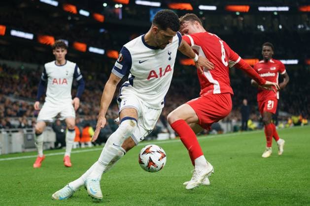 Tottenham Hotspur FC v AZ Alkmaar Dominic Solanke of Tottenham Hotspur during the Tottenham Hotspur FC v AZ Alkmaar UEFA Europa League Round 1 match at the Tottenham Hotspur Stadium, London, England, United Kingdom on 24 October 2024 Editorial use only. All images are copyright Every Second Media Limited. No images may be reproduced without prior permission. Copyright: xIMAGO EveryxSecondxMediax ESM-1180-0160