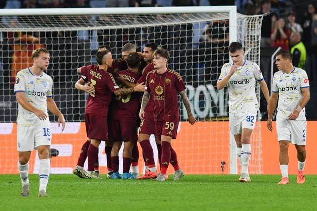 Roma Vs Dynamo Kiyv in Rome, Italy - 24 Oct 2024 Artem Dovbyk of AS Roma celebrates a goal with teammates during the Europa League first qualifying round - 3rd leg match between Roma v Dynamo Kiyv at Olympic stadium. Final score As Roma 1: 0 Dynamo Kiyv Rome Italy Copyright: xMattiaxVianx xSOPAxImagesx asd_4852