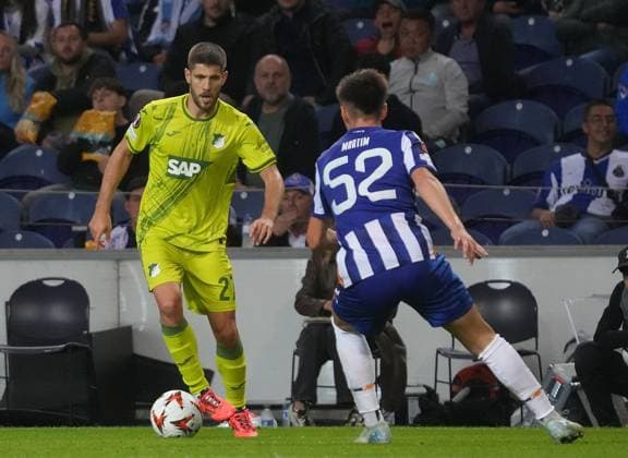 PRT, UEFA Europa League, FC Porto vs Hoffenheim 24 10 2024, Estadio Do Dragao, Porto, PRT, UEFA Europa League, FC Porto vs Hoffenheim , pictured Andrej Kramaric Hoffenheim , Martim Fernandes Porto nordphotoxGmbHx xBratic nph00250