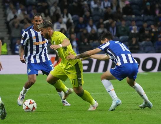 PRT, UEFA Europa League, FC Porto vs Hoffenheim 24 10 2024, Estadio Do Dragao, Porto, PRT, UEFA Europa League, FC Porto vs Hoffenheim , pictured Umut Tohumcu Hoffenheim , Fabio Vieira Porto Porto Estadio Do Dragao Portugal ,EDITORIAL USE ONLY