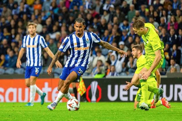 FC Porto Vs TSG 1899 Hoffenheim in Porto, Portugal - 24 Oct 2024 Wenderson Galeno of FC Porto in action during the UEFA Europa League 1st round day 3 football match between FC Porto and Hoffenheim at the Dragao stadium. Final score: FC Porto 2:0 TSG 1899 Hoffenheim Porto Portugal Copyright: xDiogoxBaptistax xSOPAxImagesx DB_20241024FCPVsTSGUEFA_ 0025