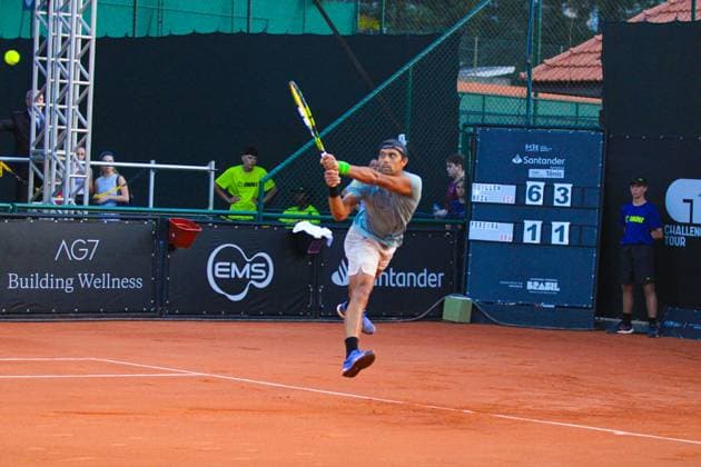 Guillen meza (ecu) advances to the quarterfinals of the ATP, Tennis Herren challenger curitiba Curitiba (pr), 10 24 2024- tennis atp challenger curitiba guillen meza jose perira- tennis player alvaro guillen meza (ecu) beat jose pereira (bra) and advanced to the quarterfinals of the atp challenger curitiba, match played on the Graciosa Country Club court on the afternoon of this Thursday, October 24, 2024 (Foto: Edson De Souza Thenews2 imago images)  Copyright: xEdsonxTeodoroxDexSouzax
