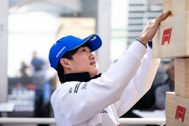 Yuki Tsunoda Visa Cash App RB Formula One Team Racing Bulls, Japan, 22 plays Jenga, MEX, Formula 1 World Championship, Grand Prix of Mexico City, Autodromo Hermanos Rodriguez, Media Day, 24 10 2024 MEX, Formula 1 World Championship, Grand Prix of Mexico City, Autodromo Hermanos Rodriguez, Media Day, 24 10 2024 Mexico City Copyright: xEibner-Pressefoto Memmlerx EP_MMR