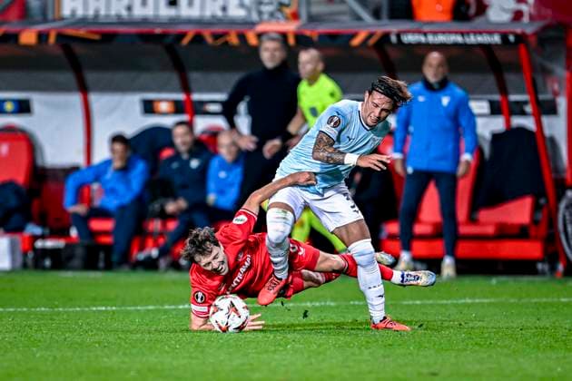 FC Twente midfielder Youri Regeer, Lazio defender Luca Pellegrini, during the match Twente Lazio at the Grolsch Veste for the UEFA Europa League League phase Matchday 3 season 2024 2025 in ENSCHEDE, Netherlands on 24 october 2024, photo by Stefan Koops EYE4images DeFodi Images not used in POL SRB CRO FRA GBR NED ITA USA Defodi 746 196831 Defodi-746 not used in POL SRB CRO FRA GBR NED ITA USA