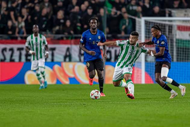 Ferencvarosi TC v OGC Nice - UEFA Europa League 2024 25 League Phase MD3 Mohammad Abu Fani of FTC competes for the ball with Hicham Boudaoui of OGC Nice during the UEFA Europa League match at Groupama Arena in Budapest, Hungary, on October 24, 2024. Budapest Hungary  Copyright: xRobertxSzaniszlox originalFilename:szaniszlo-notitle241024_npDQi.jpg