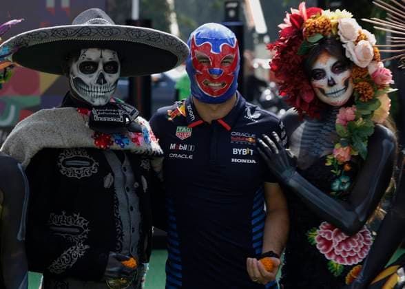 Preview Formula 1 Mexico City Grand Prix 2024 Red Bull driver Sergio Perez arrives at the Autodromo Hermanos Rodriguez in Mexico City, Mexico, on October 24, 2024, ahead of the 2024 Mexico City Grand Prix. Mexico City Mexico City Mexico  Copyright: xGerardoxVieyrax originalFilename:vieyra-notitle241024_npYst.jpg