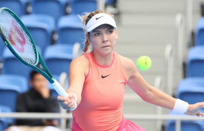 October 25, 2024, Tokyo , Japan - British Katie Boulter returns the ball against Bianca Andreescu of Canada at the quarter final match of the Toray Pan Pacific tennis tournament at the Ariake Colosseum in Tokyo on Friday, October 25, 2024. Boulter defeated Andreescu. (photo by Yoshio Tsunoda AFLO) Noxthirdxpartyxsales  (0775216902st)