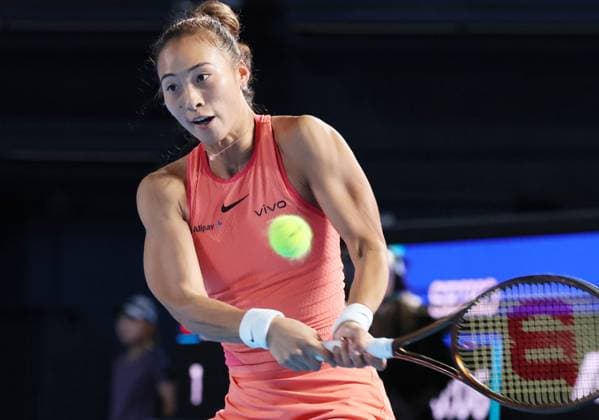 October 25, 2024, Tokyo , Japan - Zheng Qinwen of China returns the ball against Leylah Fernandez of Canada at the quarter final match of the Toray Pan Pacific Open tennis tournament at the Ariake Colosseum in Tokyo on Friday, October 25, 2024. The first seeded Zheng defeated Fernandez. (photo by Yoshio Tsunoda AFLO) Noxthirdxpartyxsales  (0775273263st)