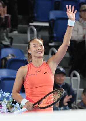 October 25, 2024, Tokyo , Japan - Zheng Qinwen of China reacts to audience after she defeated Leylah Fernandez of Canada at the quarter final match of the Toray Pan Pacific Open tennis tournament at the Ariake Colosseum in Tokyo on Friday, October 25, 2024. The first seeded Zheng defeated Fernandez. (photo by Yoshio Tsunoda AFLO) Noxthirdxpartyxsales  (0775273287st)