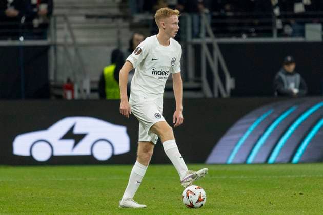 UEFA Europa League Eintracht Frankfurt FC Riga FS, 24 10 2024 Hugo Larsson Eintracht Frankfurt 16 on the ball, cropped, portrait portrait, Eintracht Frankfurt FC Riga FS, Frankfurt, Deutsche Bank Park, 24 10 2024 Copyright: xBEAUTIFULxSPORTS Gawlikx