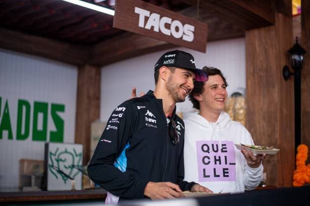Esteban Ocon BWT Alpine F1 Team, France, 31 makes tacos with Roberto Morales Mexico, Influencer Robegrill , USA, Formula 1 World Championship, United States of America Grand Prix, Circuit of the Americas Austin, Media Day, 17 10 2024 USA, Formula 1 World Championship, United States of America Grand Prix, Circuit of the Americas Austin, Media Day, 17 10 2024 Austin Copyright: xEibner-Pressefoto Memmlerx EP_MMR