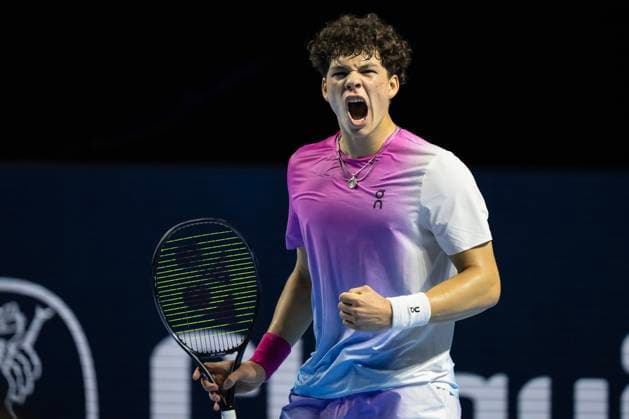 Sport Bilder des Tages 25th October 2024; St. Jakobshalle, Basel, Switzerland; ATP, Tennis Herren 500 Swiss Indoors Basel Tennis, Day 5; Ben Shelton (USA) in action against Andrey Rublev (RUS) in the quarter finals  ActionPlus12707356 DavidxEmm