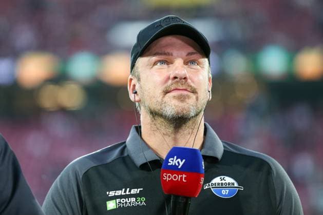 Coach Lukas Kwasniok SC Paderborn looks on during the 2 Bundesliga match between 1 FC Koeln and SC Paderborn 07, RheinEnergieStadion on October 25, 2024 in Cologne, Germany Photo by Oliver Kaelke DeFodi Images Coach Lukas Kwasniok SC Paderborn looks on during the 2 Bundesliga match between 1 FC Koeln and SC Paderborn 07 at RheinEnergieStadion on October 25, 2024 in Cologne, Germany Photo by Oliver Kaelke DeFodi Images DFL regulations prohibit any use of photographs as image sequences and or quasi video not used in POL SRB CRO FRA GBR NED ITA USA Defodi 678 2024 10 25 OK FCKSCP 0166 Defodi-678 not used in POL SRB CRO FRA GBR NED ITA USA DFL regulations prohibit any use of photographs as image sequences and or quasi-video.