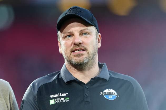 Coach Lukas Kwasniok SC Paderborn looks on during the 2 Bundesliga match between 1 FC Koeln and SC Paderborn 07, RheinEnergieStadion on October 25, 2024 in Cologne, Germany Photo by Oliver Kaelke DeFodi Images Coach Lukas Kwasniok SC Paderborn looks on during the 2 Bundesliga match between 1 FC Koeln and SC Paderborn 07 at RheinEnergieStadion on October 25, 2024 in Cologne, Germany Photo by Oliver Kaelke DeFodi Images DFL regulations prohibit any use of photographs as image sequences and or quasi video not used in POL SRB CRO FRA GBR NED ITA USA Defodi 678 2024 10 25 OK FCKSCP 0301 Defodi-678 not used in POL SRB CRO FRA GBR NED ITA USA DFL regulations prohibit any use of photographs as image sequences and or quasi-video.