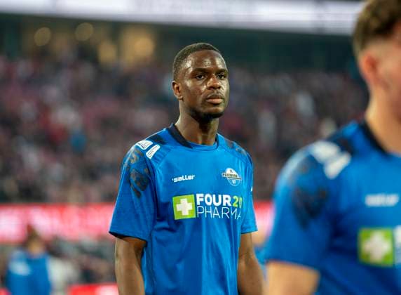 Ilyas Ansah SC Paderborn, 29 warming up 1 FC Köln SC Paderborn, 25 10 2024, Football, 2 Bundesliga, RheinEnergieStadion Köln Copyright: HMBxMedia xMarcoxBader