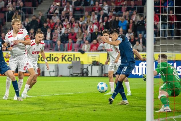 25 10 2024, Soccer 2 Bundesliga, Season 2024 2025, Matchday 10, 1 FC Köln vs SC Paderborn at the RheinEnergieStadion in Cologne Raphael Obermair SC Paderborn, 23 carries the ball out of the danger zone Important notice According to the regulations of the DFL German Football League or the DFB German Football Association, it is prohibited, to utilize or have utilized photographs taken in the stadium and or of the match in the form of sequential images and or video-like photo series Foto Kirchner Media TH Copyright: xKirchner-Media THx