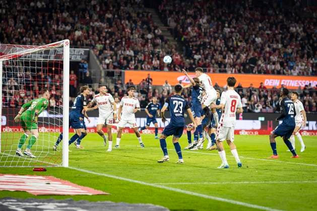 1 FC Köln SC Paderborn 07, 25 10 2024 Eric Martel 1 FC Köln, 6 on header after a corner 10 Matchday 2 Bundesliga, 1 FC Köln SC Paderborn 07 on 25 10 2024 at RheinEnergie Stadion in Cologne THE DFL REGULATIONS PROHIBIT ANY USE OF PHOTOS AS IMAGE SEQUENCES AND OR QUASI VIDEO Copyright: xBEAUTIFULxSPORTS AxelxKohringx