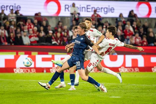 1 FC Köln SC Paderborn 07, 25 10 2024 Felix Götze SC Paderborn 07, 20 clears in front of Denis Huseinbasic 1 FC Köln, 8 10 Matchday of Bundesliga 2, 1 FC Köln SC Paderborn 07 on 25 10 2024 at RheinEnergie Stadion in Cologne THE DFL REGULATIONS PROHIBIT ANY USE OF PHOTOS AS PICTURE SEQUENCES AND OR QUASI VIDEO Copyright: xBEAUTIFULxSPORTS AxelxKohringx