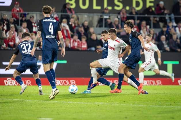 1 FC Köln SC Paderborn 07, 25 10 2024 Alleine gegen Alle Eric Martel 1 FC Köln, 6 10 Matchday of the 2 Soccer Bundesliga, 1 FC Köln SC Paderborn 07 on 25 10 2024 at the RheinEnergie Stadium in Cologne Calvin Brackelmann SC Paderborn 07, 4 , Aaron Zehnter SC Paderborn 07, 32 THE DFL REGULATIONS PROHIBIT ANY USE OF PHOTOS AS PICTURE SEQUENCES AND OR QUASI VIDEO Copyright: xBEAUTIFULxSPORTS AxelxKohringx